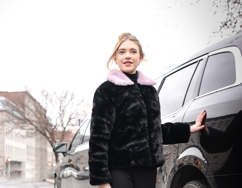Mantel Black/Lilac Quilted Lilac Collar Fur Jacket